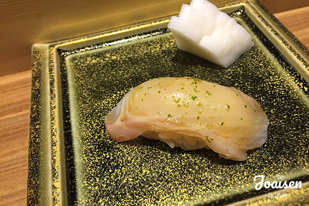 鹿耳島鰤魚壽司搭配德島市柚子