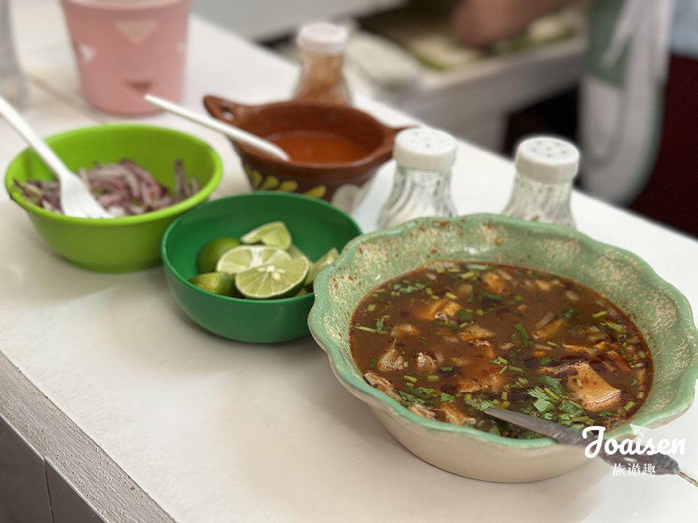 ▲ Caldo  de menudo